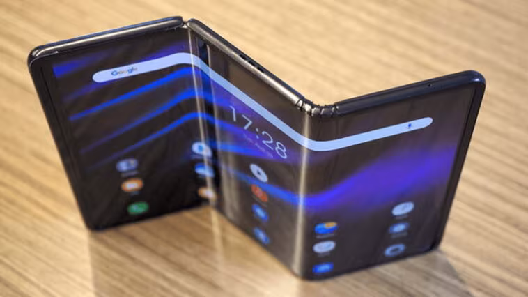 Samsung révèle par accident le nom de son futur pliable à trois volets et ses ambitions 1 Samsung révèle, sans le vouloir, le nom officiel de son prochain pliable à trois parties et précise ses ambitions