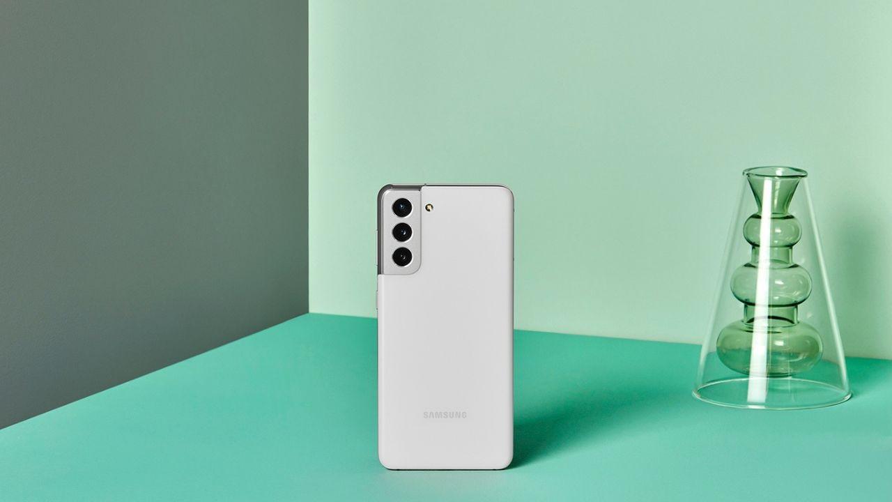 Si vous avez l'un de ces smartphones, vous allez devoir attendre pour essayer Android 16 2 Samsung galaxy s21 gris