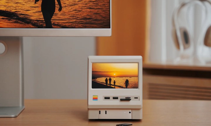 Un dock incroyable pour Mac mini redonne vie à l'Apple Macintosh avec un écran compact 4 Hub de dock Wokyis M5 pour Mac mini.