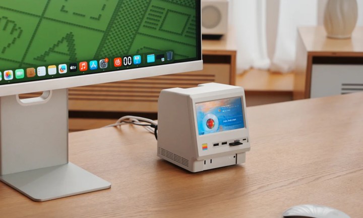Un dock incroyable pour Mac mini redonne vie à l'Apple Macintosh avec un écran compact 3 Vue latérale du dock Mac mini Wokyis M5.