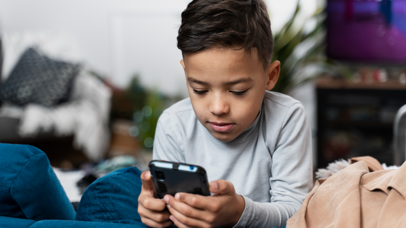 Ce ne sont pas des jouets : Les dangers que présentent les téléphones pour les enfants de moins de 13 ans