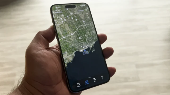 1755017831 65 Delivre un iPhone prend des photos de ses pieds et.webp