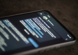 Cette APK premium est un virus qui vole vos informations en secret et s'installe automatiquement sur le mobile