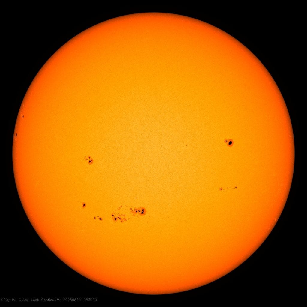 Un immense et redoutable groupe de taches solaires apparaît sur le Soleil : face à la Terre, quels dangers nous guettent ? 3 Le Soleil aujourd'hui, vendredi 29 août 2025. Crédit: NASA/SDO