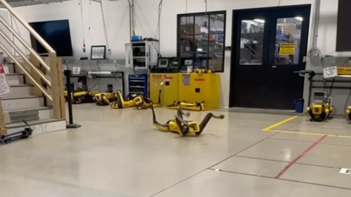 Étonnant : le robot de Boston Dynamics réalise déjà des saltos arrière (vidéo) 3 1756500154 36 Etonnant le robot de Boston Dynamics realise deja des.webp