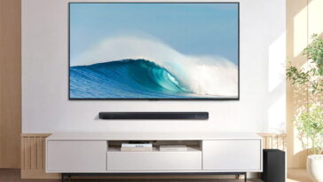 Cette barre de son Samsung est si discrète que tu ne la verras pas... mais tu l'entendras ! 28 Cette barre de son de Samsung est si fine que vous ne la verrez même pas… mais vous l’entendrez !