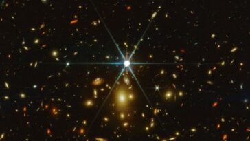 Earendel, l'étoile la plus éloignée jamais observée pourrait cacher bien plus qu'elle n'y paraît 1 Une partie de la galaxie dans laquelle se trouve Earendel / Crédit : NASA, ESA, CSA, STScI, Cosmic Spring JWST