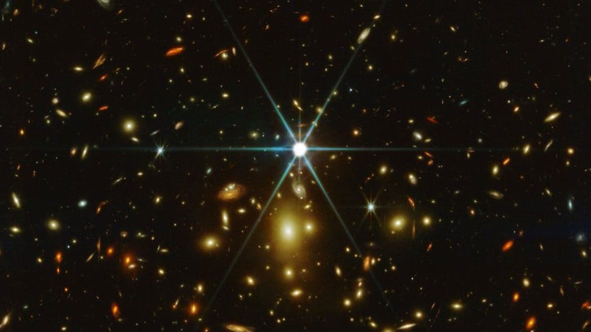 Earendel, l'étoile la plus éloignée jamais observée pourrait cacher bien plus qu'elle n'y paraît 2 Une partie de la galaxie dans laquelle se trouve Earendel / Crédit : NASA, ESA, CSA, STScI, Cosmic Spring JWST