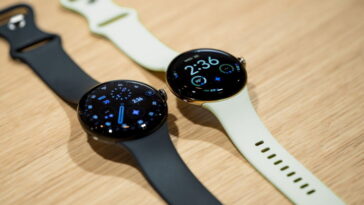 Google présente officiellement le Pixel Watch 4 avec batterie améliorée et charge latérale