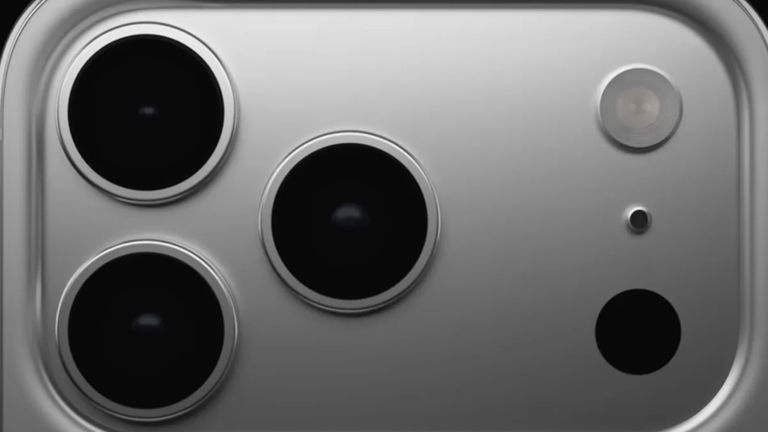Après avoir été poursuivi par Apple, le révélateur Jon Prosser revient avec de nouveaux rendus de l'iPhone 17