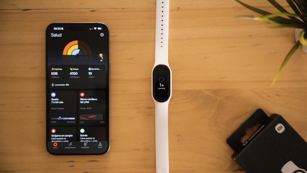 La Xiaomi Smart Band 10 Pro sera-t-elle lancée cette année ? 2 Xiaomi Smart BAnd 10 junto a su app de control