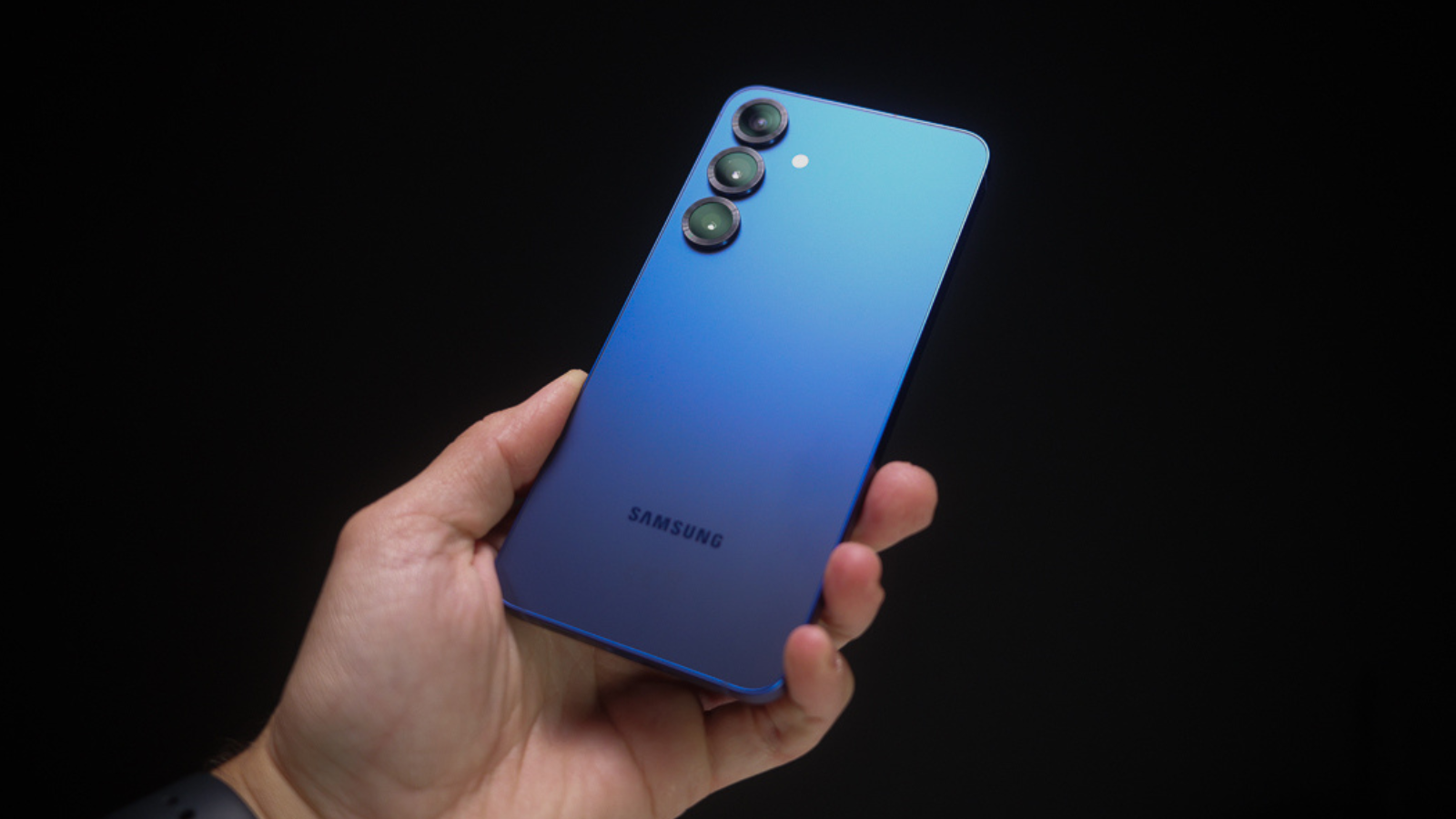 Le Samsung Galaxy S25 FE arrive bientôt, mais en vaudra-t-il la peine ? 2 Partie arrière du Samsung Galaxy S25
