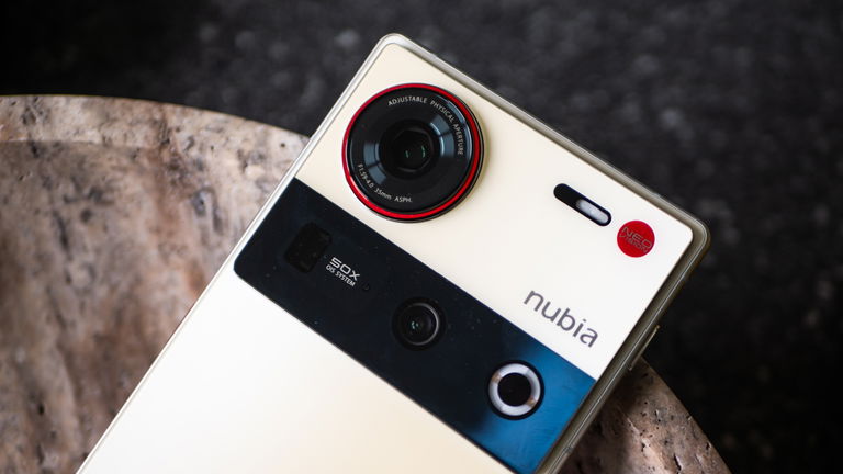 Le nouveau Nubia Z80 Ultra se prépare avec une batterie impressionnante et des caractéristiques haut de gamme 2 Le nouveau Nubia Z80 Ultra se profile avec une batterie spectaculaire et des caractéristiques haut de gamme
