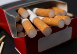 Les filtres de cigarettes sont "nocifs et trompeurs" et devraient être interdits, affirment des experts 43 Les filtres de cigarettes sont "nocifs et trompeurs" et devraient être interdits, affirment des experts