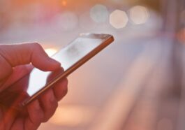 Nous avons testé Bitchat, le concurrent de WhatsApp : l'utiliser sans avoir le numéro du destinataire et sans connexion Internet