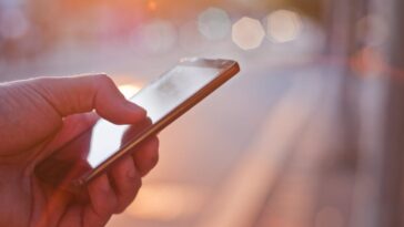 Nous avons testé Bitchat, le concurrent de WhatsApp : l'utiliser sans avoir le numéro du destinataire et sans connexion Internet 25 Nous avons testé Bitchat, le concurrent de WhatsApp : l'utiliser sans avoir le numéro du destinataire et sans connexion Internet