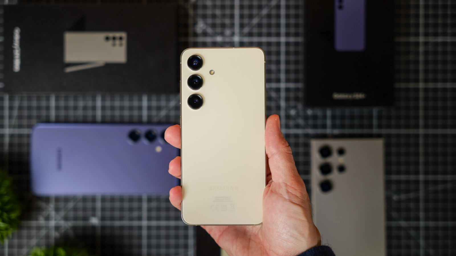 Pensez-vous à remplacer votre Samsung Galaxy S22, mais vous hésitez ? Avec ces smartphones alternatifs, vous franchirez le pas 3 samsung galaxy s24 partie arrière