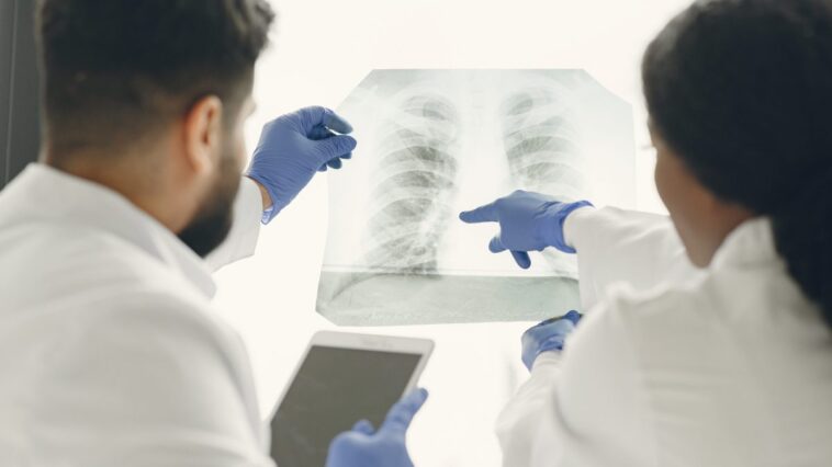 Qu'est-ce que la pneumonie par inhalation, cette maladie qui survient lorsque des aliments ou des liquides pénètrent dans les poumons 1 Image
