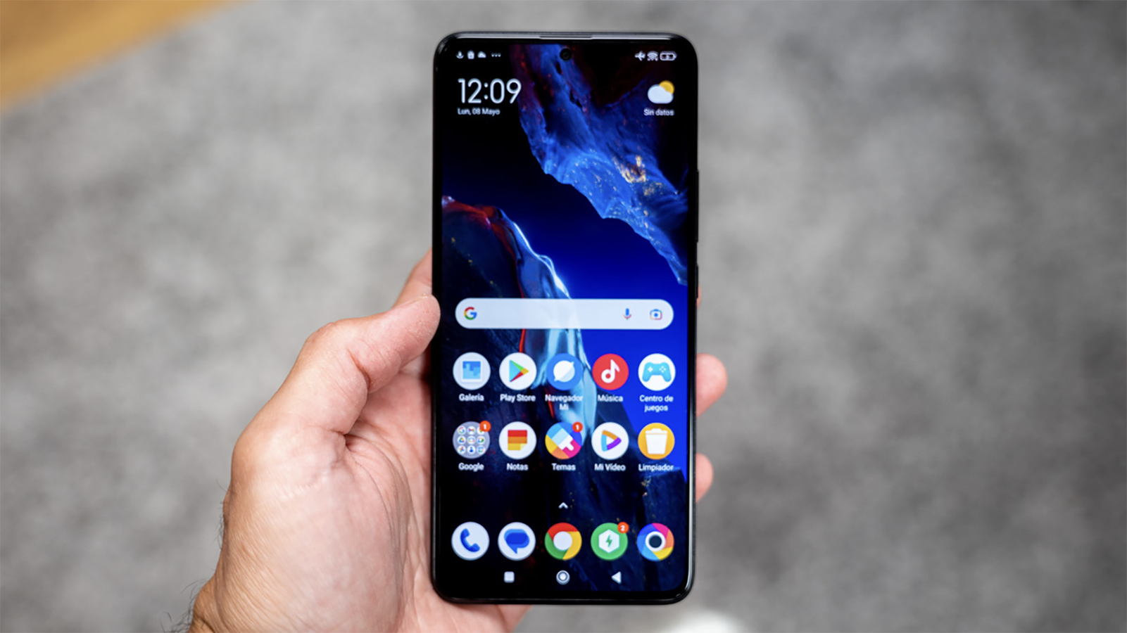 Risque dangereux pour les smartphones Samsung, Xiaomi ou iPhone, tous deviennent insécurisés 2 POCO F5 Pro en la mano.