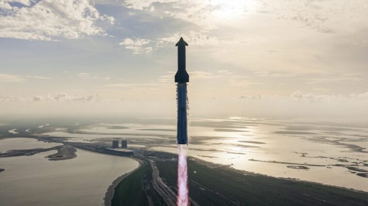 SpaceX rapproche la Lune et Mars : le vol 10 de Starship a été un véritable triomphe 1 Le lancement de Starship. Crédit : SpaceX/X