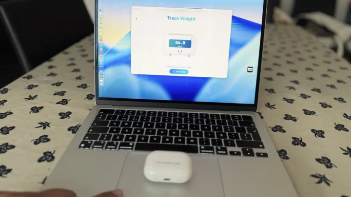 Vous voulez transformer votre MacBook en balance ? Moi non plus, mais c'est possible ! 2 Image MacBook avec TrackWeight comme balance