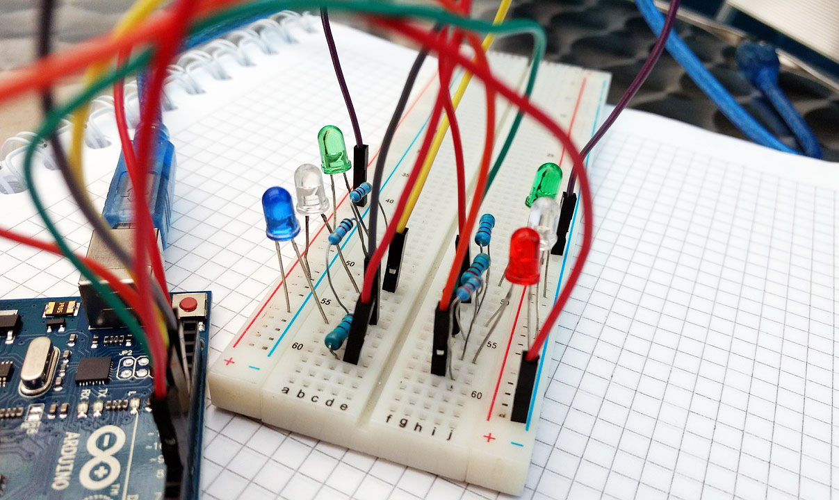 Du prototype au PCB professionnel : votre guide 2025 2 Breadboard Vs Pcb