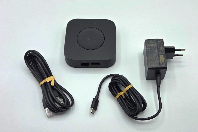 Philips Hue Bridge vs. Hue Bridge Pro : Ai-je vraiment besoin de la nouvelle centrale ? 4 La Hue Bridge Pro mise sur USB-C et WLAN. (Photo: Sven Wernicke)
