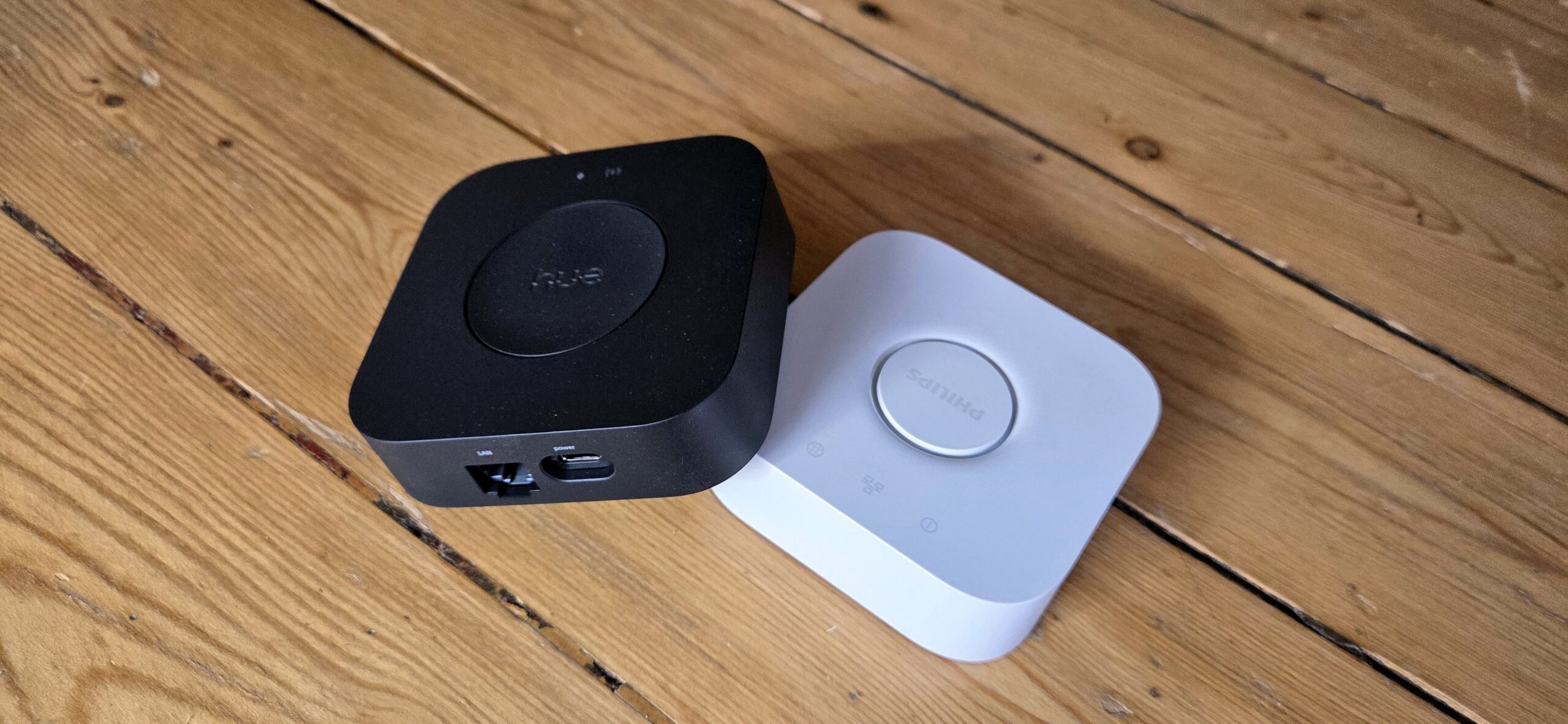 Philips Hue Bridge vs. Hue Bridge Pro: Brauche ich die neue Schaltzentrale?