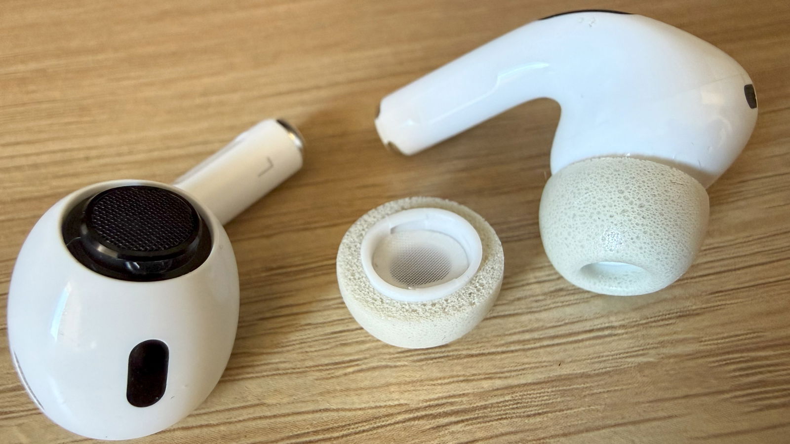 J'ai acheté des coussinets en mousse pour mes écouteurs AirPods Pro 3 et j'ai des nouvelles! 4 J'ai acheté des coussinets en mousse similaires à ceux des AirPods Pro 3 pour mes écouteurs, et j'ai des bonnes et des mauvaises nouvelles