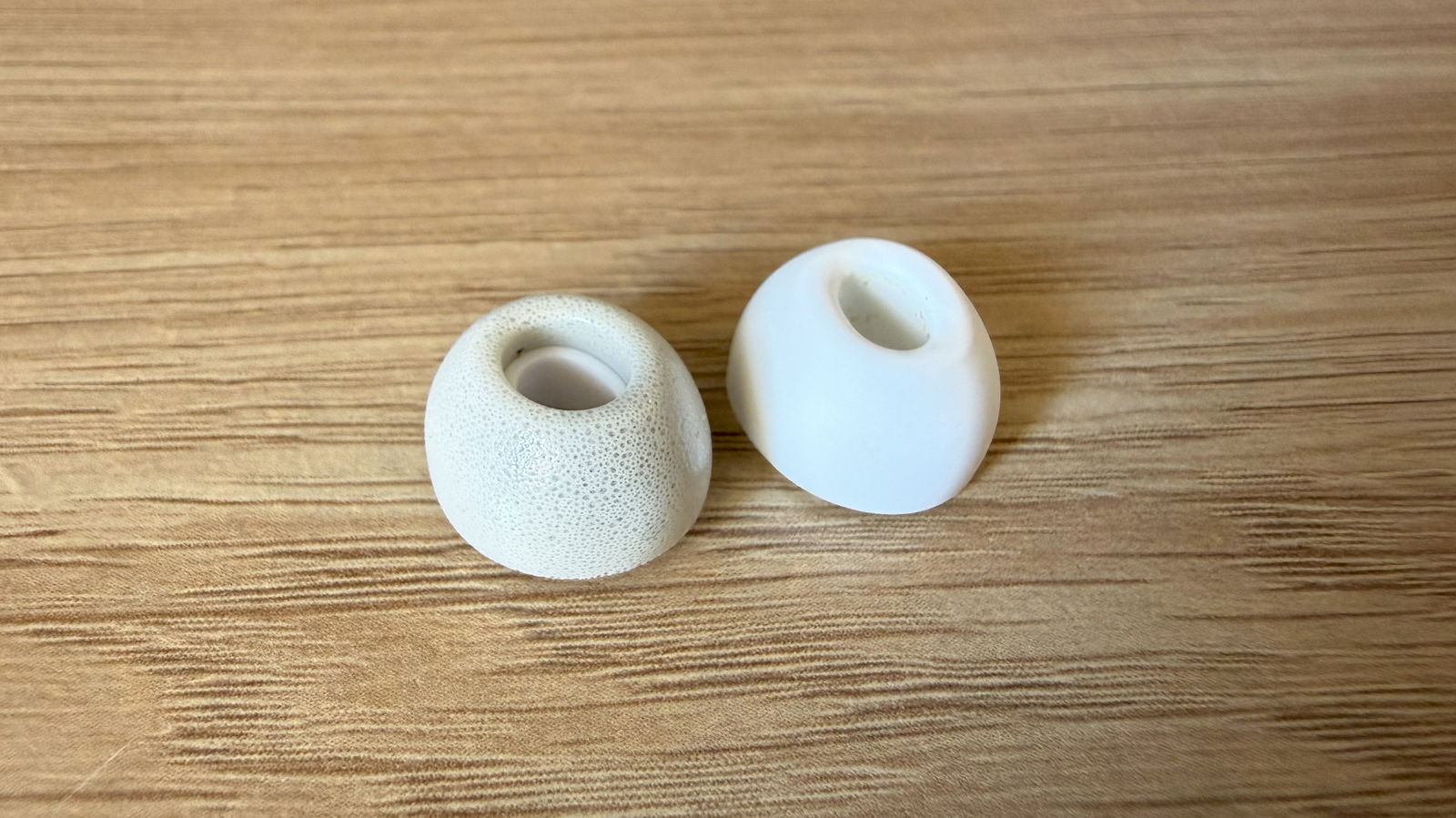 J'ai acheté des coussinets en mousse pour mes écouteurs AirPods Pro 3 et j'ai des nouvelles! 3 J'ai acheté des coussinets en mousse similaires à ceux des AirPods Pro 3 pour mes écouteurs, et j'ai des bonnes et des mauvaises nouvelles