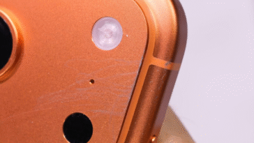 Nous avons ‘scratchgate’ : les réseaux se remplissent de plaintes concernant les iPhone 17 qui ‘se rayent en les regardant’ 9 Nous avons ‘scratchgate’ : les réseaux se remplissent de plaintes concernant les iPhone 17 qui ‘se rayent en les regardant’