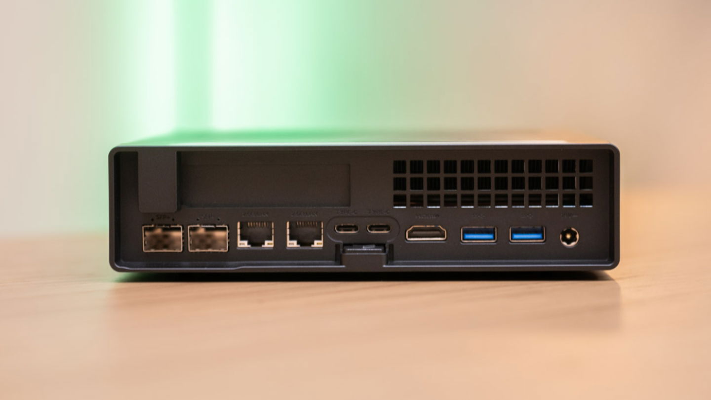 Minisforum MS-A2 : le PC compact AMD avec connectivité 10 GbE et extensibilité optimale 5 Minisforum MS-A2: la mini station de travail AMD avec connectivité 10 GbE et maximum d'expansion