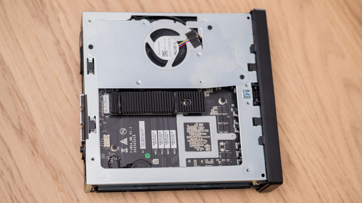 Minisforum MS-A2 : le PC compact AMD avec connectivité 10 GbE et extensibilité optimale 8 Minisforum MS-A2: la mini station de travail AMD avec connectivité 10 GbE et maximum d'expansion