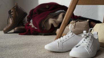 Deux chercheurs récompensés pour avoir exploré les chaussures malodorantes : ils ont conçu un rangement anti-odeur exceptionnel 11 Image