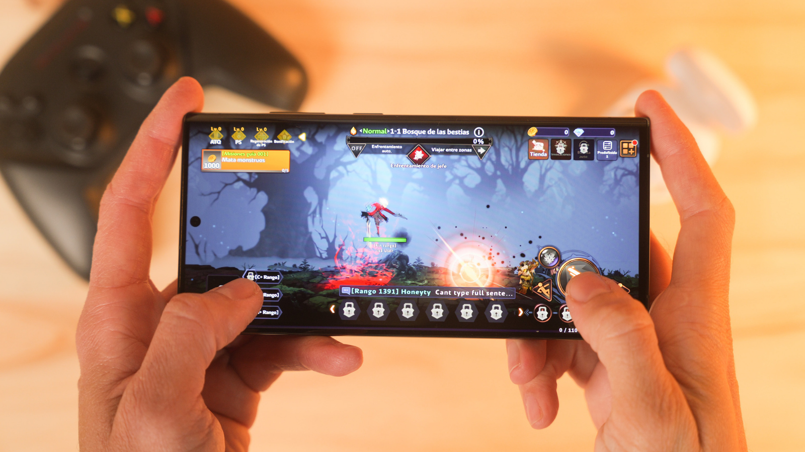 Graphiques de console sur votre smartphone : la technologie qui promet de révolutionner les jeux mobiles est-elle un pur marketing ? 2 Samsung Galaxy S23 Ultra jouant