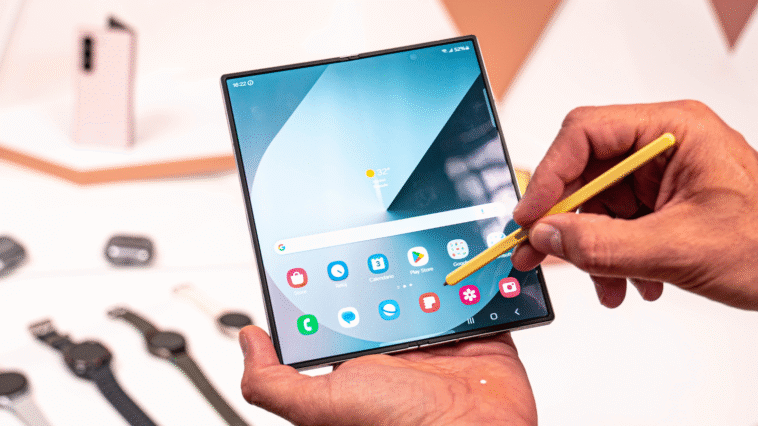 Samsung prépare son premier smartphone triple pliable pour octobre 1 Samsung a déjà prêté son pliable le plus audacieux de son histoire