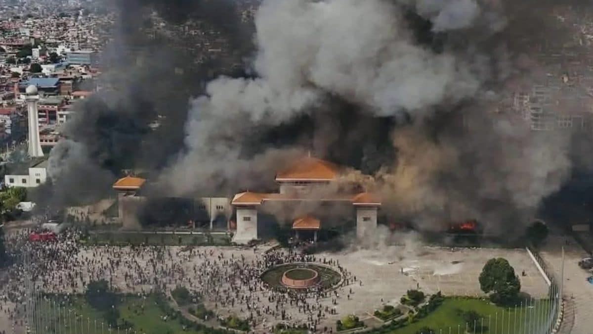 Tous les réseaux sociaux bloqués au Népal : 19 morts lors des manifestations en pleine rue 2 Image