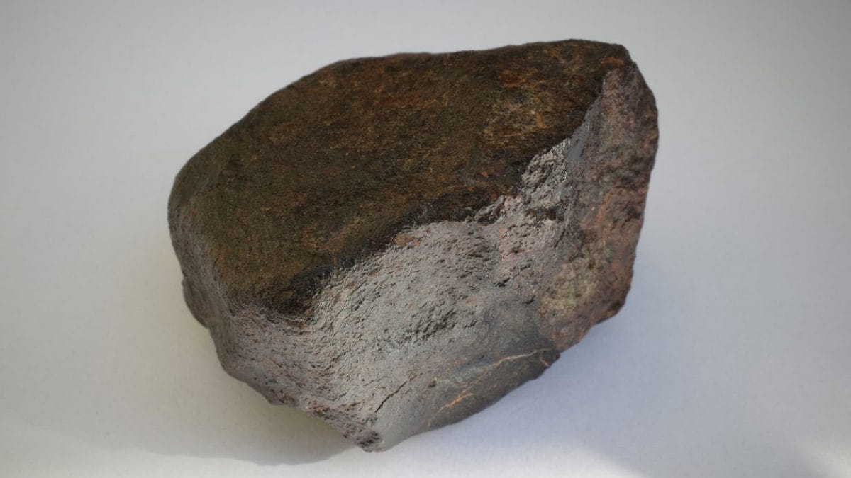 Une météorite retrouvée en Calabre, tombée à quelques mètres d'un propriétaire de plage 2 Une condrite.