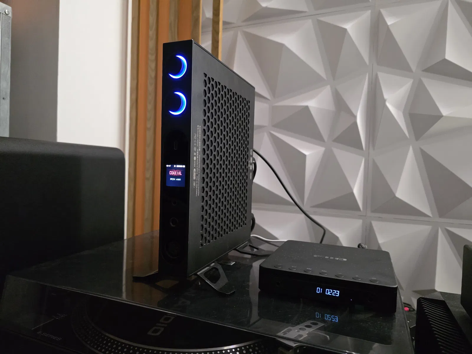 J'ai comparé un lecteur CD sans DAC intégré à un modèle classique pour te simplifier la vie 4 J'ai comparé un lecteur de CD sans DAC intégré avec un traditionnel pour vous épargner le travail