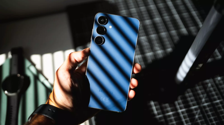 Samsung Galaxy S25 FE contre Galaxy S25. Lequel des deux devrais-je acheter ? 1 Samsung Galaxy S25 FE contre Galaxy S25. Lequel des deux devrais-je acheter ?