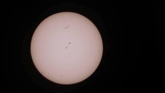 Une tempête solaire se prépare : trois CME en route vers la Terre, lancées par la tache solaire AR 4246 4 Vignette de vidéo