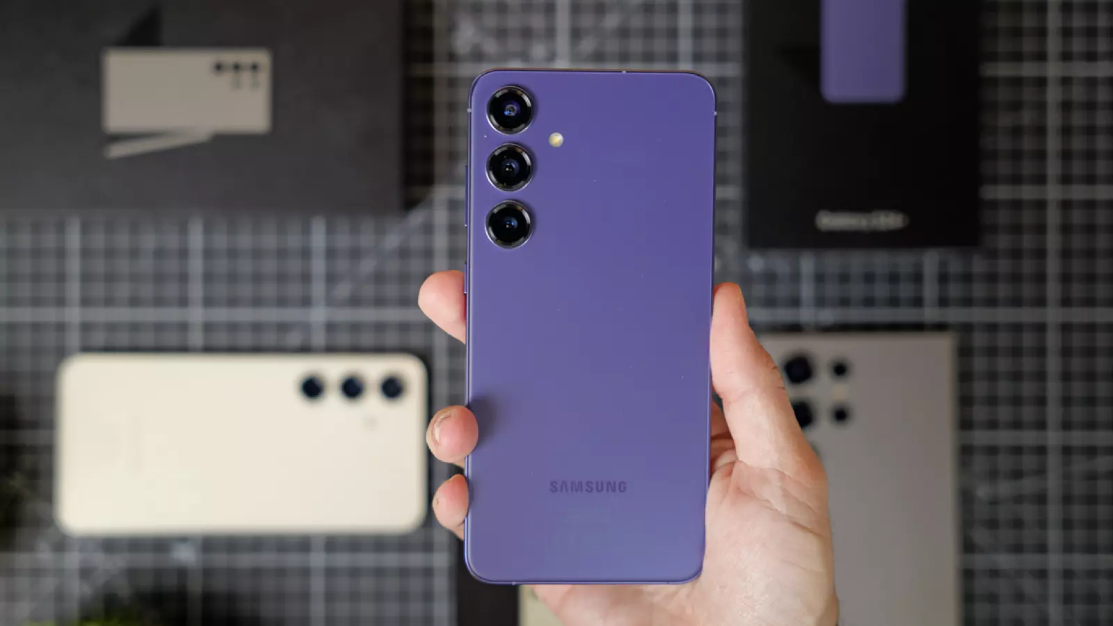 Le Samsung Galaxy S24 est identique au Galaxy S25 de cette année, mais il coûte maintenant 400 euros de moins