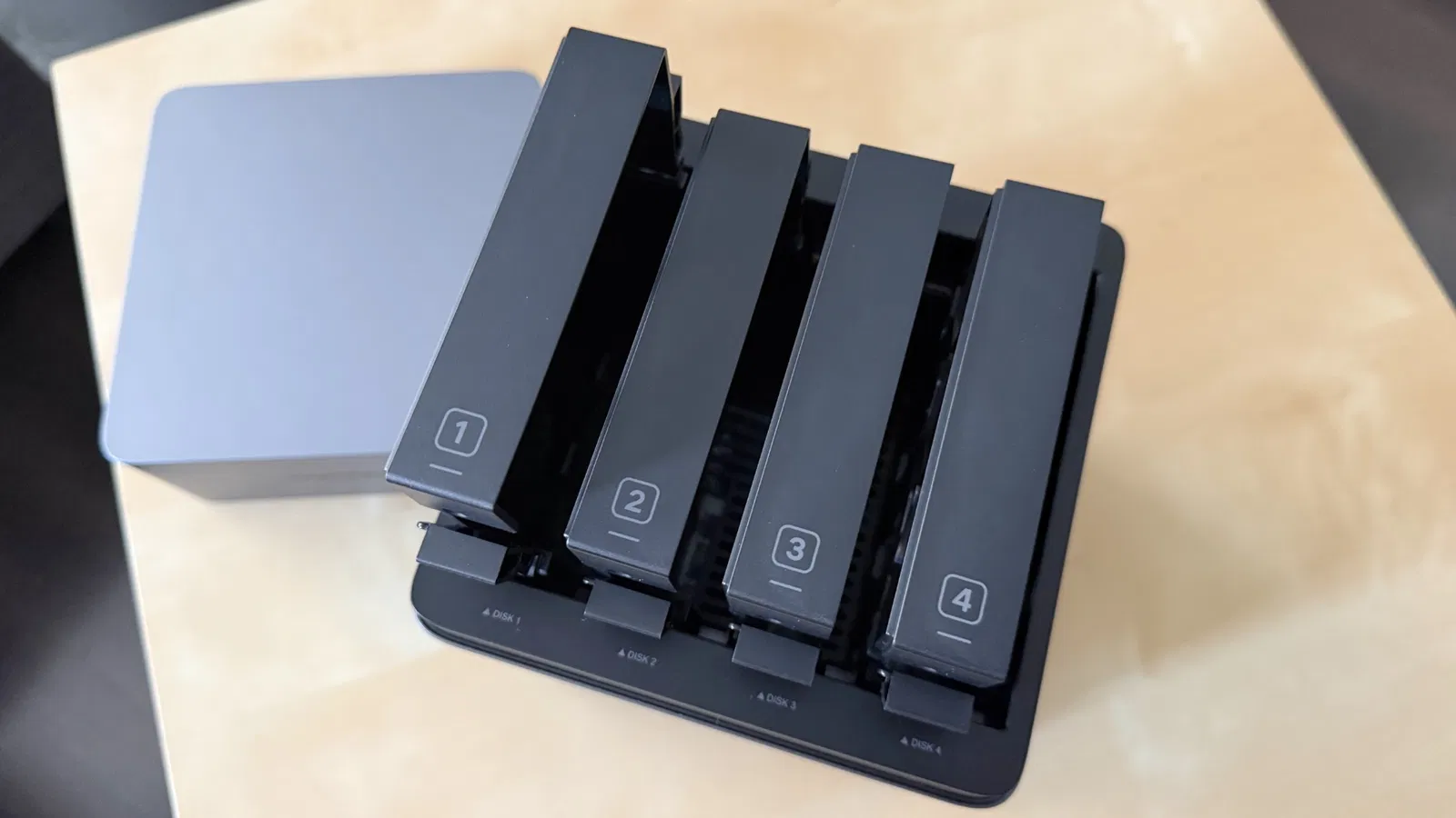 UGREEN NAS DH4300 Plus : le NAS facile à utiliser pour un stockage massif 3 Baies pour disques durs du UGREEN NAS DH4300 Plus
