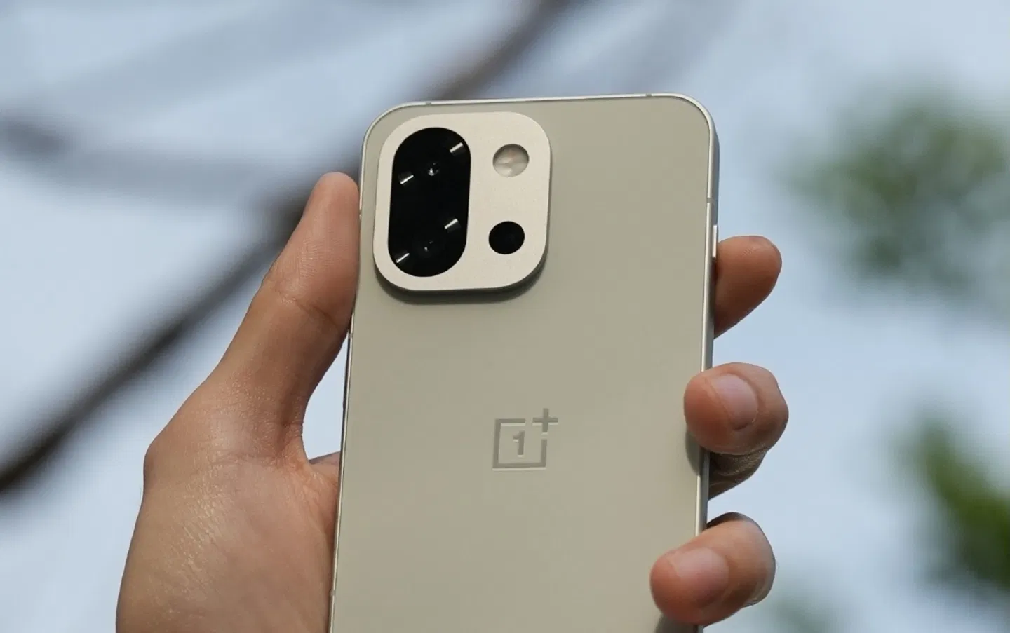 Annonce de la date de lancement mondiale du OnePlus 15, plus tôt que prévu ! 3 OnePlus 15 et sa caméra