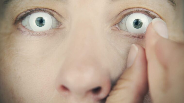 Attention aux lentilles de couleur, les experts alertent : “De sérieux risques pour vos yeux” 1 Image