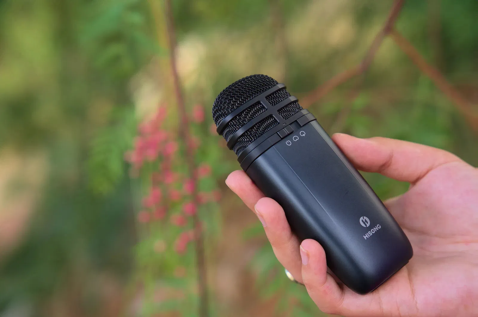 Découvrez le Hisong AirStudio S1, un micro avec écouteurs intégrés pour un enregistrement sans fil 3 Voici le Hisong AirStudio S1, un microphone avec écouteurs intégrés pour enregistrer sans fil