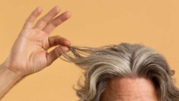 Des cheveux blancs : une défense naturelle contre le cancer, selon une étude