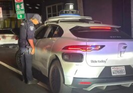 Des policiers ont arrêté un robotaxi vide pour une infraction. Découvrez la suite incroyable ! 80 Des Policiers Ont Arrete Un Robotaxi Vide Pour Une Infraction.jpg