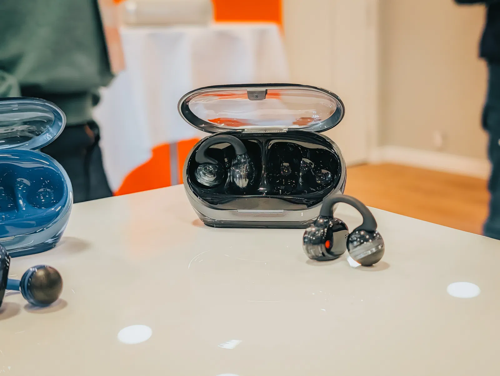 La bande-son du futur s'écrit avec deux lettres : IA. Découvrez l'innovation de JBL à Copenhague 3 JBL Clips en couleur noire
