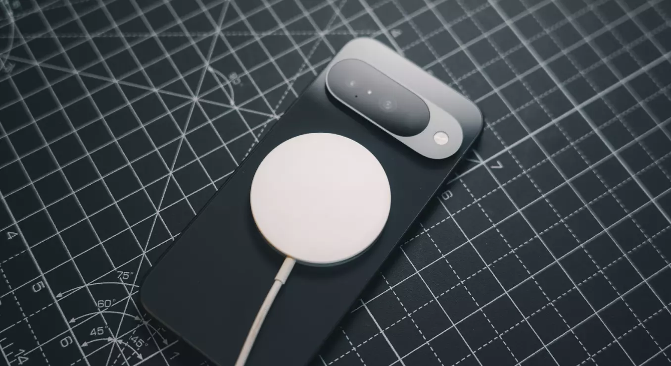 La batterie des Google Pixel 10 sous les projecteurs 3 Google Pixel 10 avec système de magnets